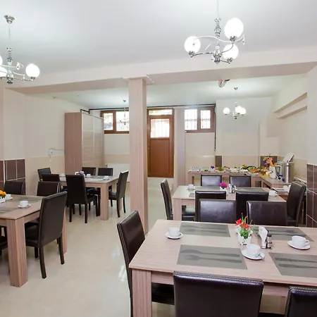 ビルリック アパートホテル 3*